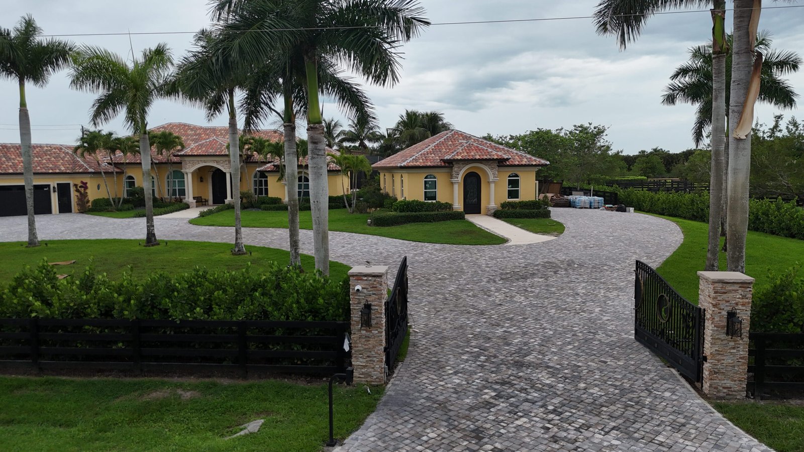 Paver job in Wellington by Hero’s Pavers